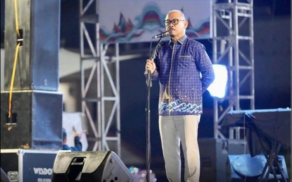 Suhardi Duka Buka Sulbar Fair 2026, Semarak HUT ke-22 Sulbar di Pantai Manakarra