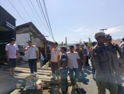 Tertibkan Bangunan Liar, Satpol-PP Minta Warga Bongkar Bangunan Sendiri di Bahu Jalan