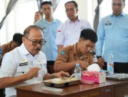 Pastikan Sterilitas MBG, Gubernur Sulbar Cicipi Langsung MBG bersama Siswa di SMKN 1 Rangas