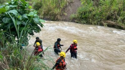 Bupati Mamasa Terjun Langsung Bersama Tim SAR Lakukan Pencarian Korban di Perbukitan dan Sungai 