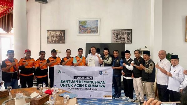Wakil Bupati Bulukumba Serahkan Donasi Kemanusiaan untuk Korban Bencana di Tanah Datar