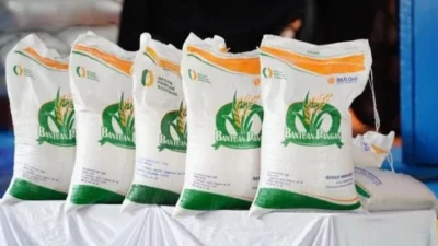 Bulog Sulselbar Salurkan 33 Ribu Ton Beras untuk 1,13 Juta Penerima Bantuan Pangan